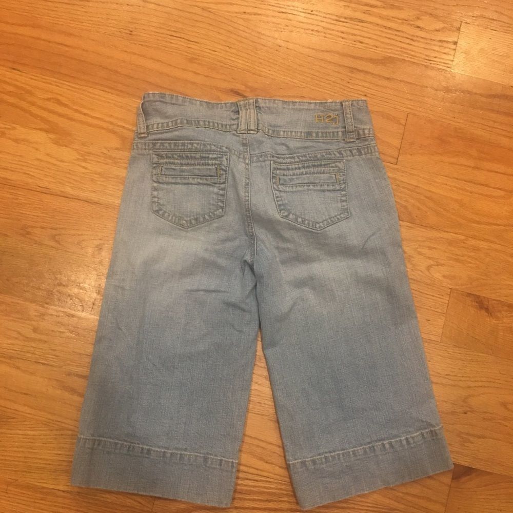 Vintage size 5 wide leg blue jean capri shorts distressed